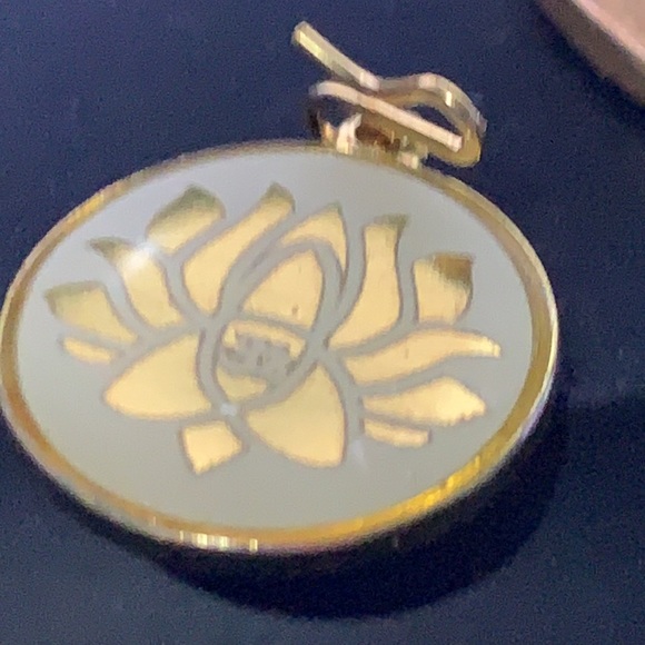 NWT LOTUS FLOWER ALEX AND ANI GOLD CHARM/ PENDANT - Picture 5 of 12